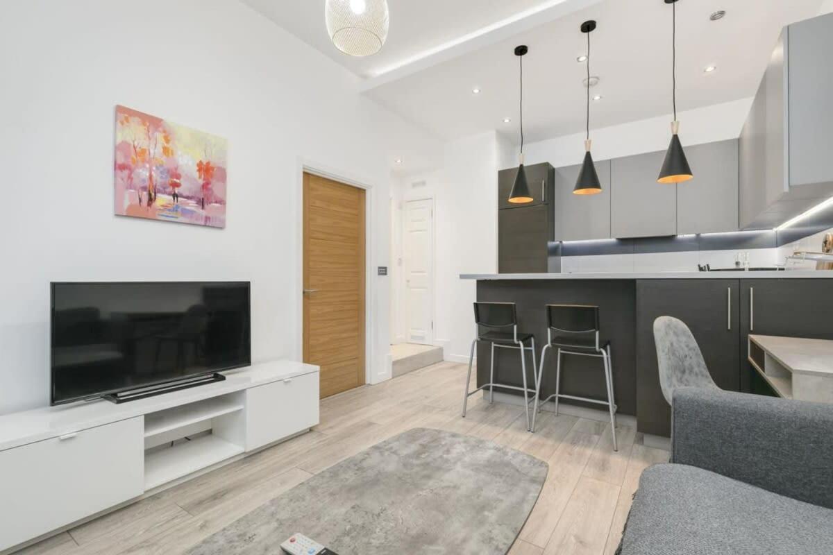 Modern 1 Bedroom Apartment In Central Woking Dış mekan fotoğraf