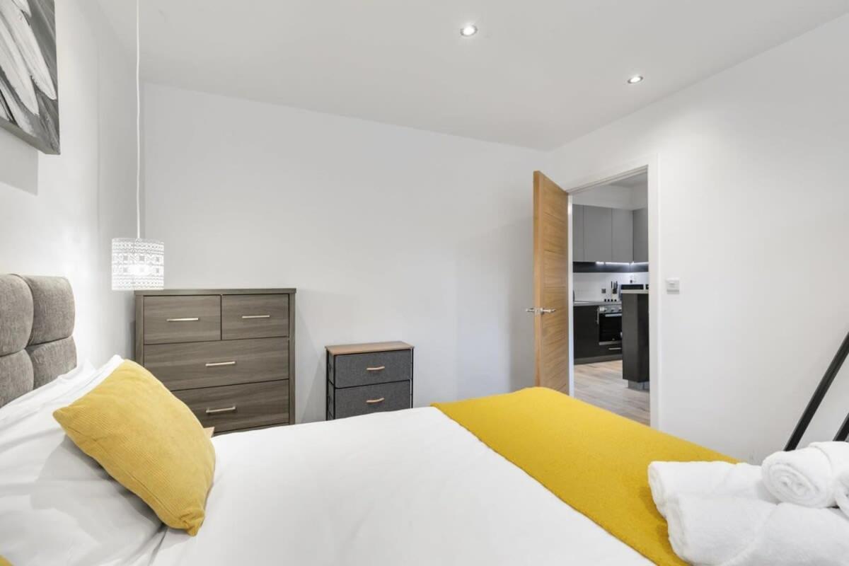 Modern 1 Bedroom Apartment In Central Woking Dış mekan fotoğraf