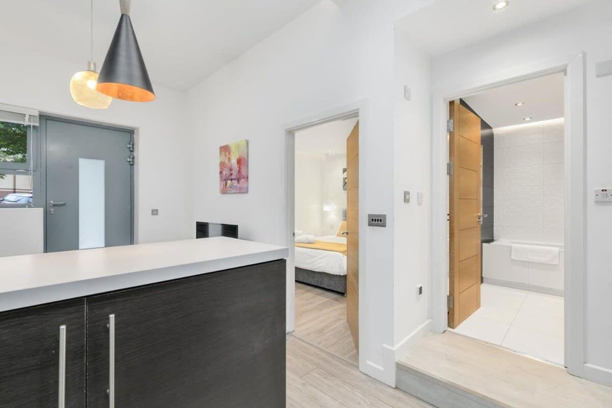 Modern 1 Bedroom Apartment In Central Woking Dış mekan fotoğraf