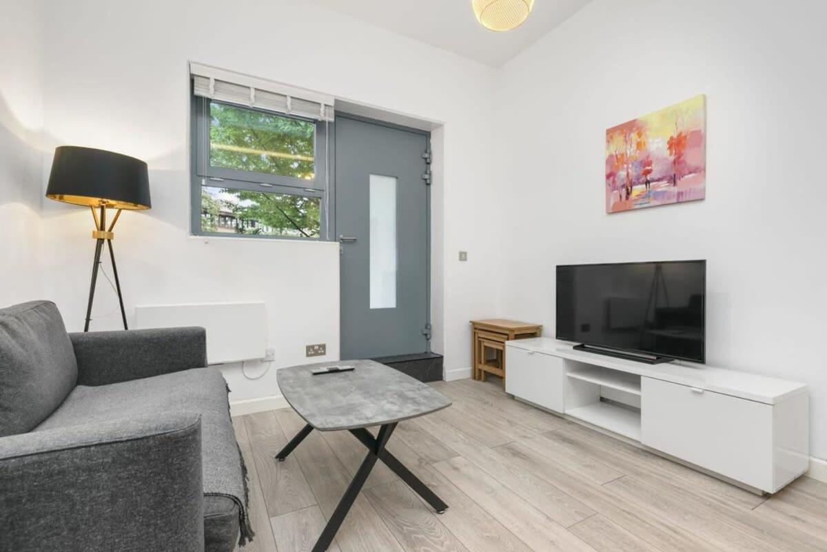 Modern 1 Bedroom Apartment In Central Woking Dış mekan fotoğraf
